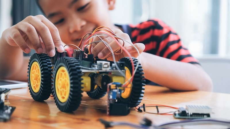 The Great Divide in STEM Toys: From Market-Driven Gadgets to Foundational Learning Tools