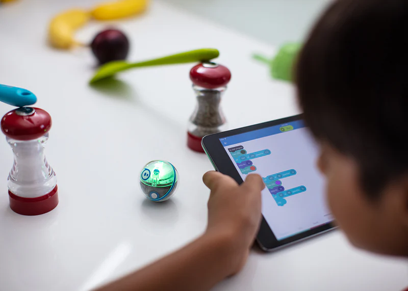 kids programming robot with tablet - Robotics in the Classroom | Sphero Mini Education Pack