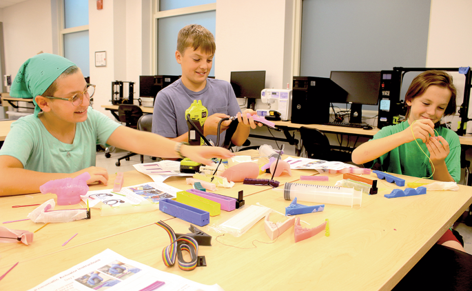 Keywords:
student building 3D printed robot - Engaging students with soft robotics | Nature Reviews Bioengineering