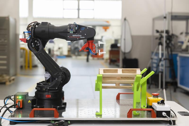 Kawasaki Robotics educational robot - ASTORINO 3D robot and educational robotics | Tiesse Robot